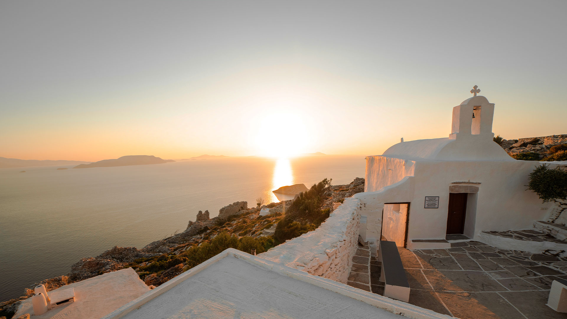 Ios Alcyon Suites - Where Luxury Meets Tranquility in the Charming Island of Ios, Greece